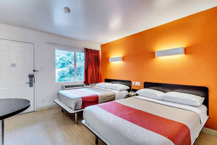 Room 6 of 21
